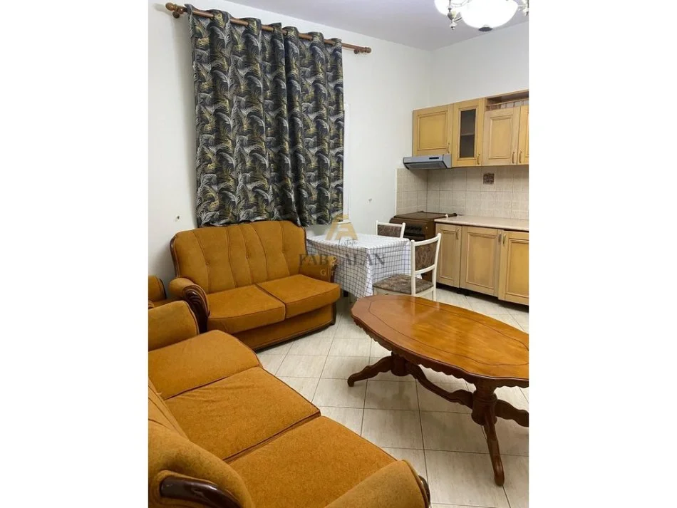 Tirane, jepet me qera apartament 1+1 Kati 1, 65 m² 400 € (SPAKU, RRUGA E BURGUT)