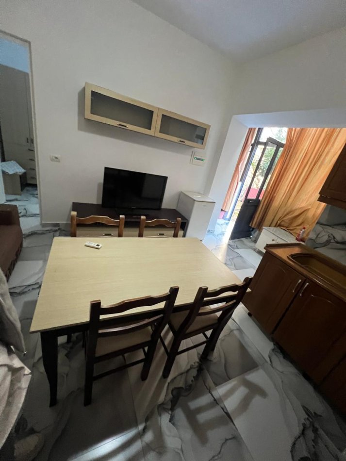 Durres, jepet me qera apartament 1+1 Kati 1, 66 m² 300 € (rruga plazh durres)