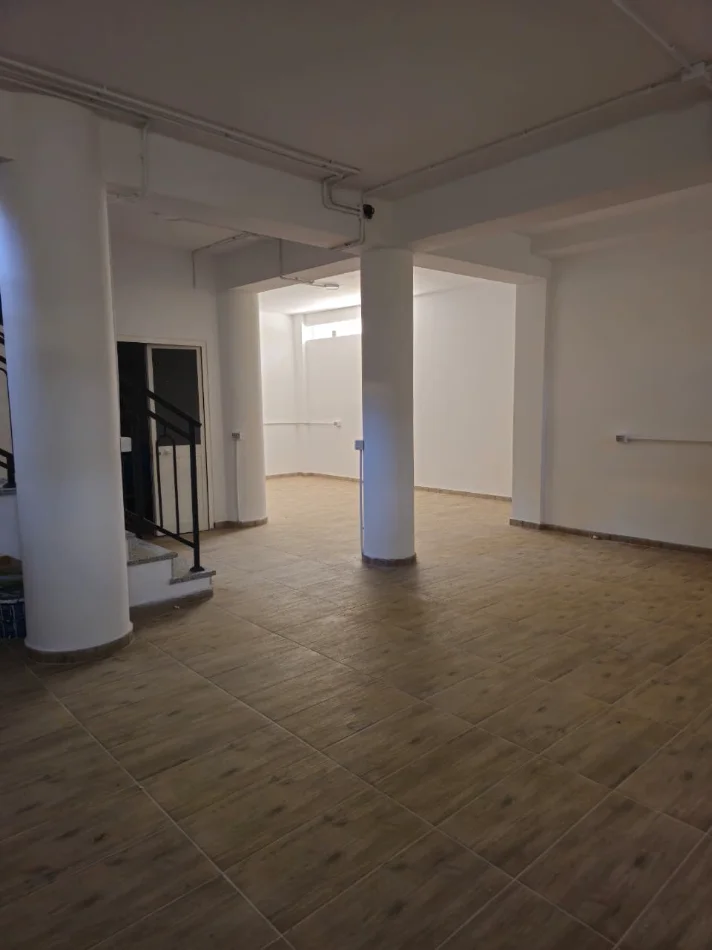 Tirane, jepet me qera Vile 3+1 Kati 2, 650 m² 2.500 € (TEG)