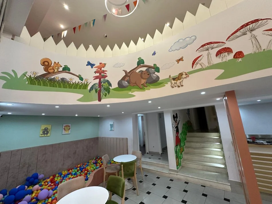 Tirane, shitet ambjent biznesi Kati 0, 131 m² 330.000 € (Rruga Mine Peza)