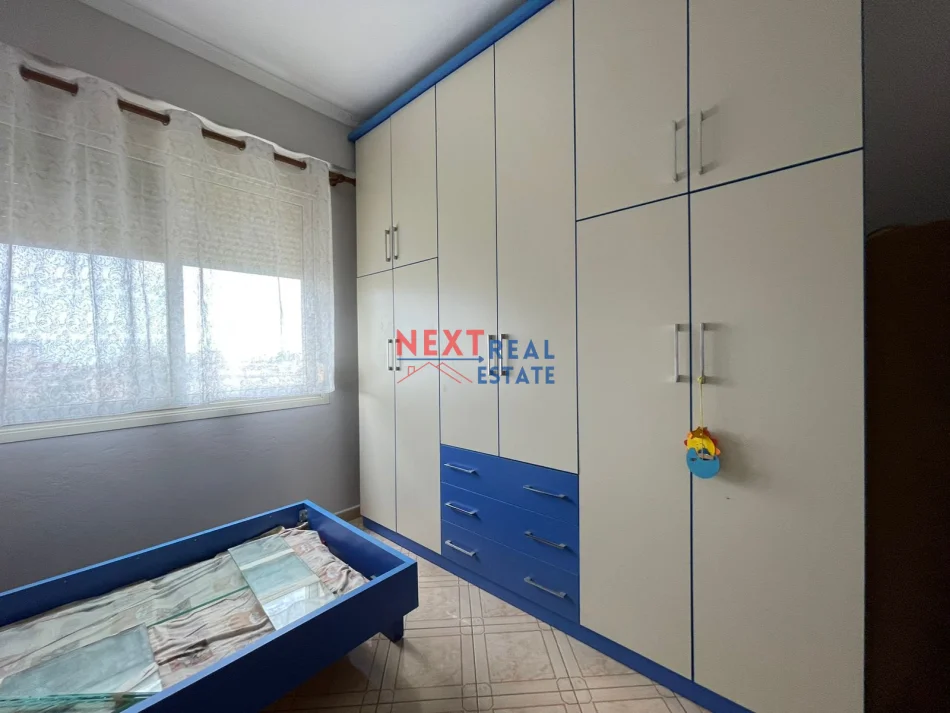 Vlore, jepet me qera apartament 2+1+Ballkon , 450 € (Perballe shkolles “Jani Minga”)