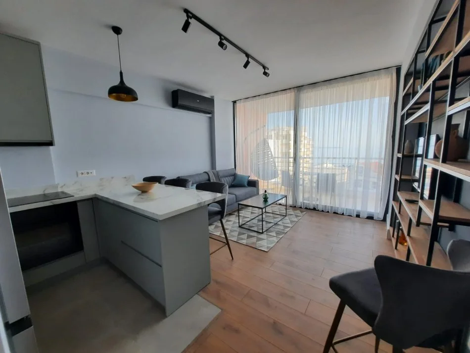 Durres, jepet me qera apartament 2+1+Ballkon Kati 8, 1.200 € (Vollga Durres)