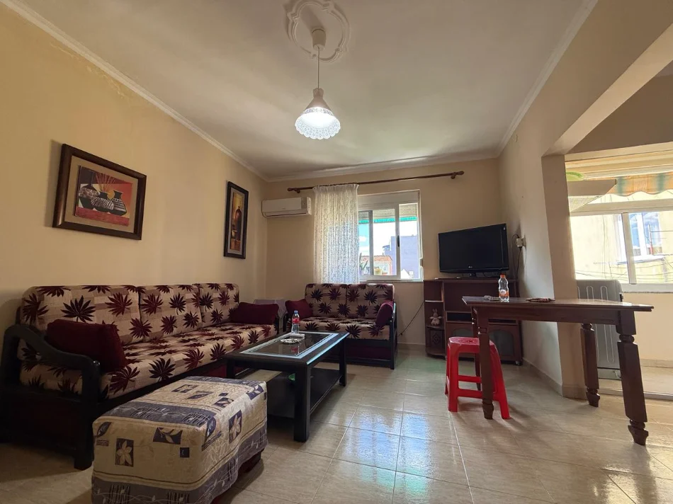 Tirane, shitet apartament 1+1 , 54 m² 