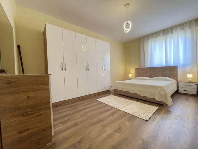 Tirane, jepet me qera apartament 1+1+BLK Kati 8, 68 m² 450 Euro (komuna e parisit)