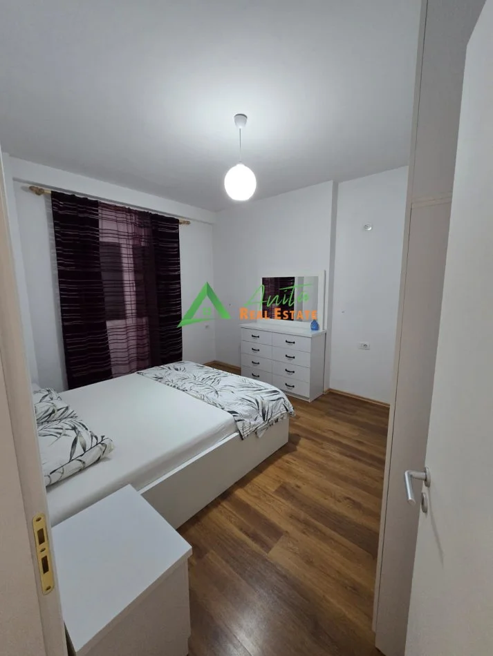 Tirane, jepet me qera apartament 2+1 Kati 4, 111 m² 650 € (Ali Demi)