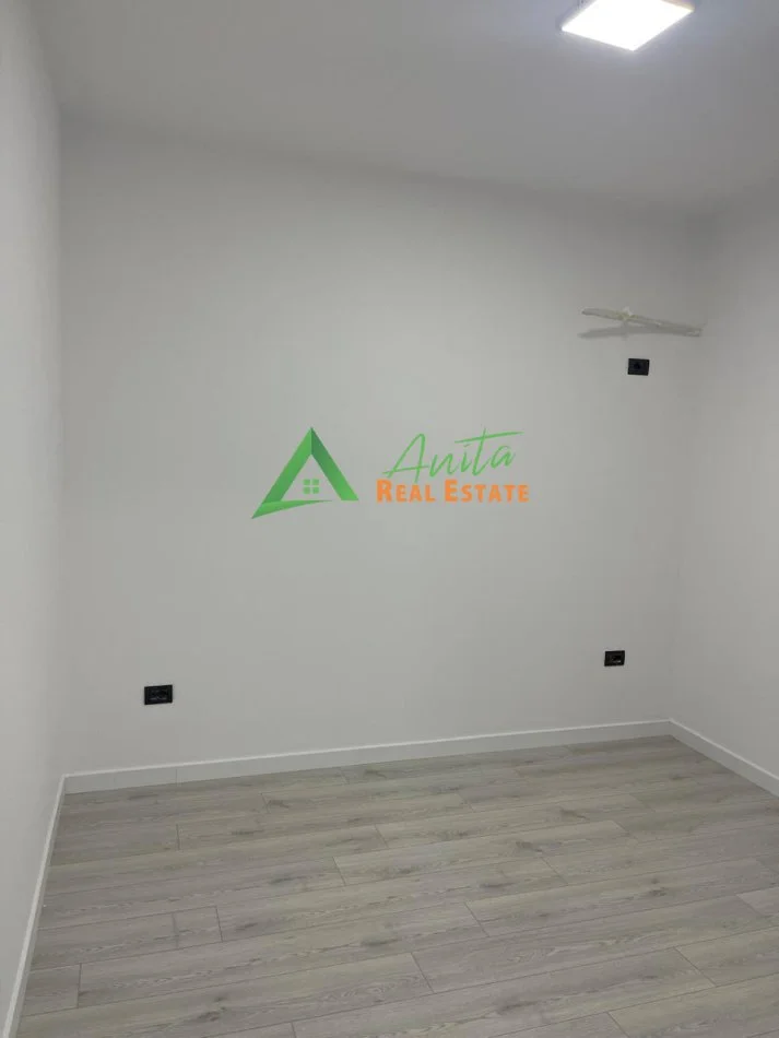 Tirane, jepet me qera zyre Kati 2, 105 m² 1300 € (Myslym Shyri, rruge kryesore) afer qendres