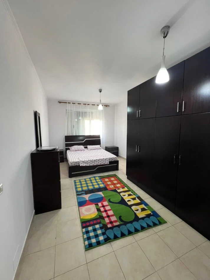 Tirane, jepet me qera apartament 2+1 Kati 3, 90 m² 450 € 