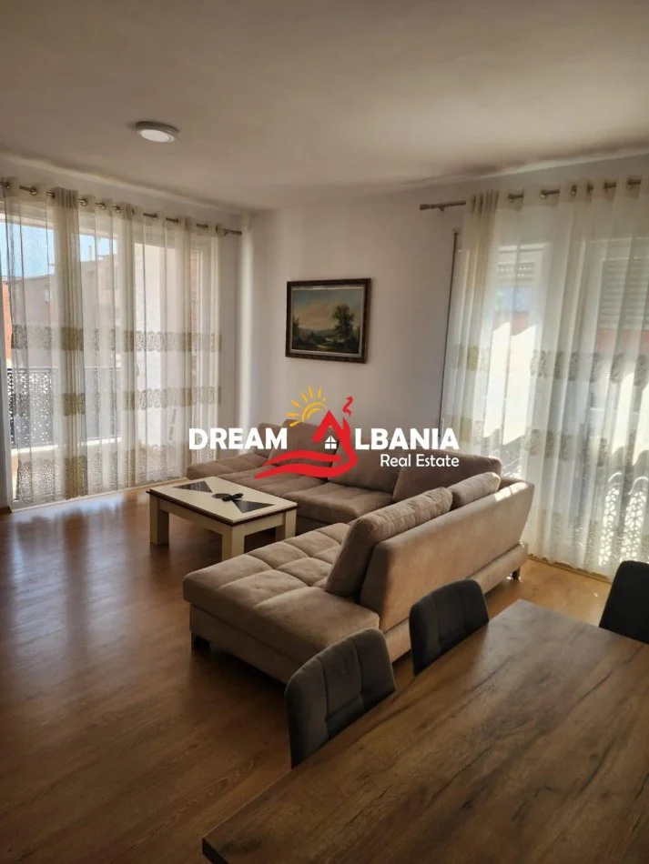 Tirane, jepet me qera apartament 2+1 , 105 m² 650 € (tek Pediatria)