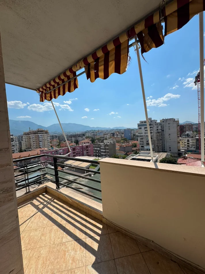 Tirane, jepet me qera apartament 2+1 Kati 9, 97 m² 700 € (9 Katëshet)