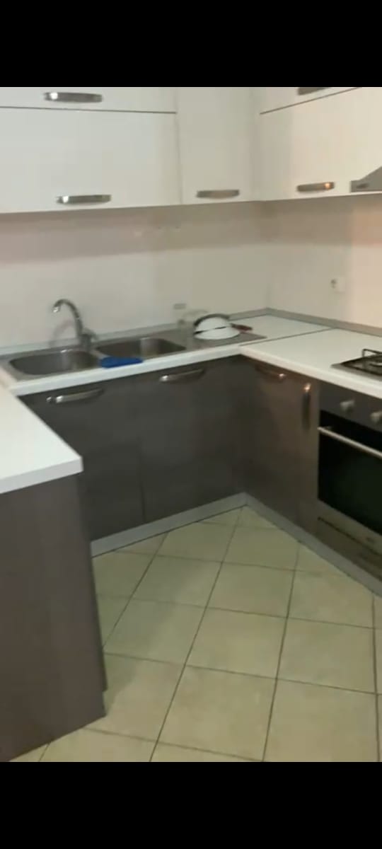 Tirane, jepet me qera apartament 2+1+A+BLK Kati 6, 84 m² 28.000 Leke (astir)