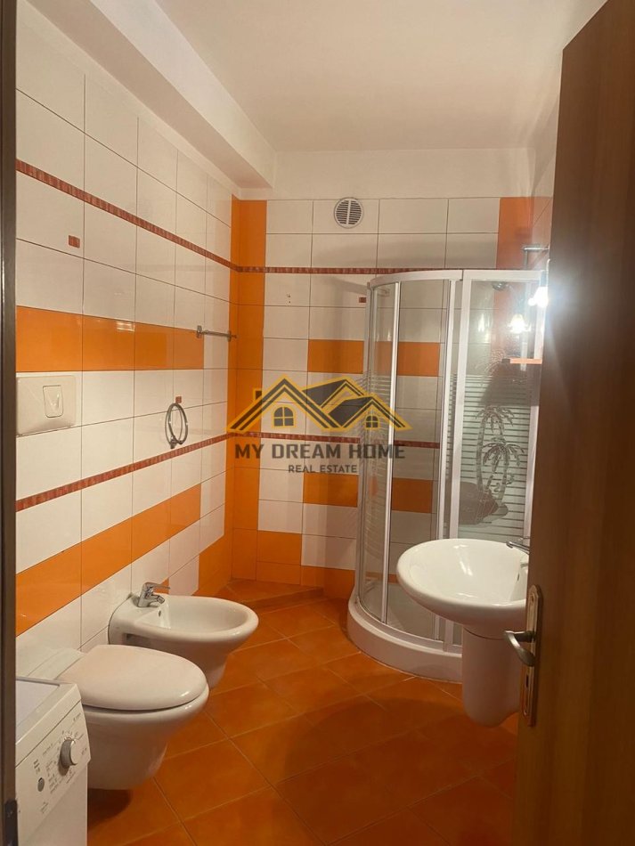 Durres, jepet me qera 2+1 , 100 m² 700 € (LAGJA NR.3)