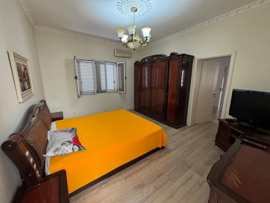 Tirane, jepet me qera apartament 3+1 Kati 1, 100 m² 750 € (Rruga him kolli)