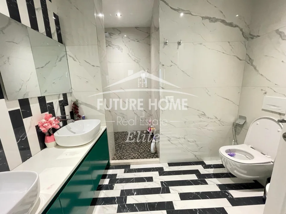 !! Ne Zonen e Bllokut, jepet me qira apartament 2+1!!
