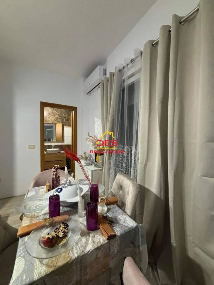 Vlore, jepet me qera apartament 1+1+Ballkon Kati 6, 70 m² 400 € (Rruga Gjergj Arianiti)