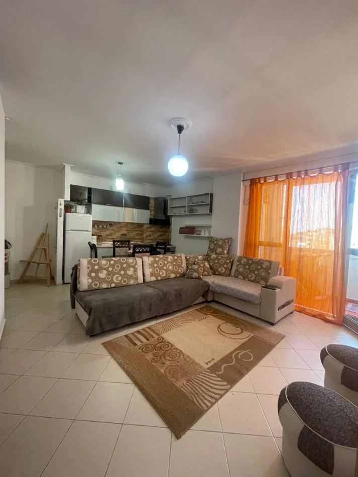 Tirane, jepet me qera apartament 2+1+Ballkon Kati 8, 68 m² 400 € 