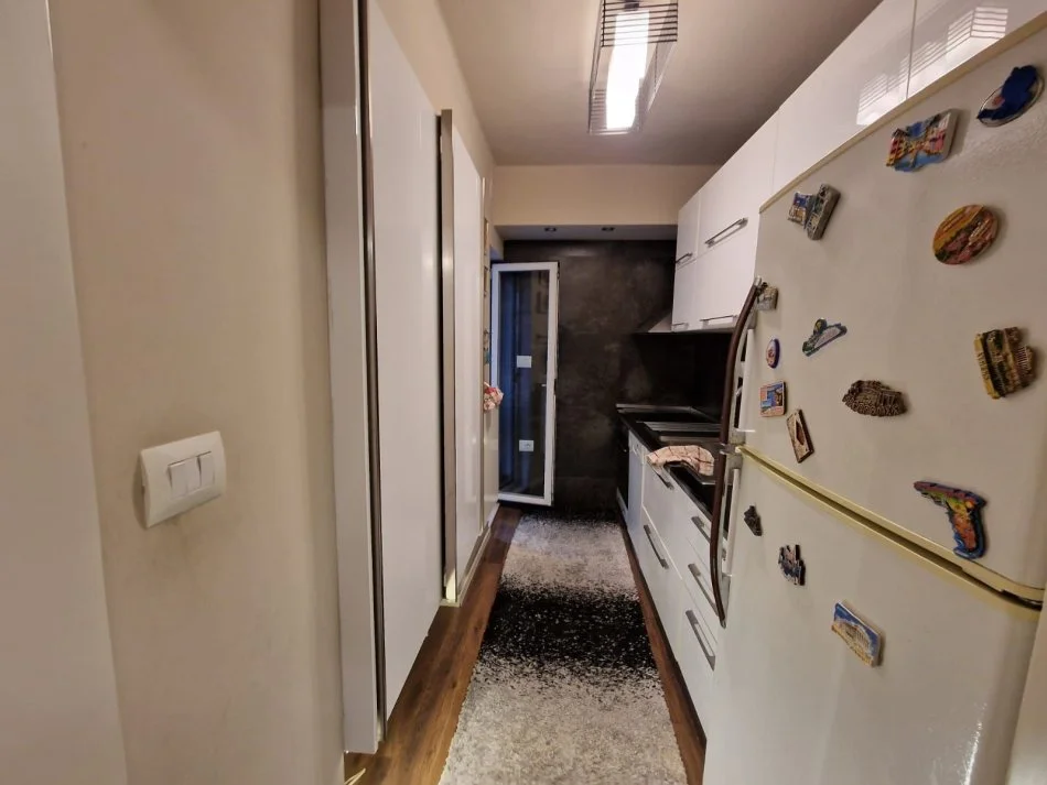 Tirane, jap me qera apartament 2+1 Kati 3, 103 m² 800 € (Irfan Tomini)