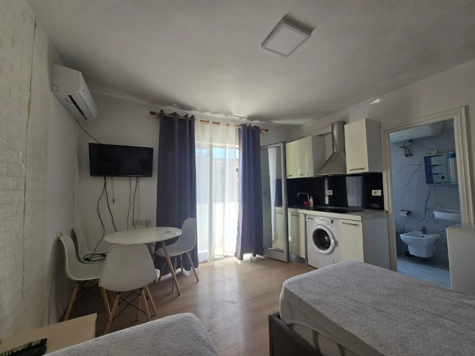 Tirane, jepet me qera garsonier Kati 4, 38 m² 440 € (Kryqezimi i 21 Dhjetorit)