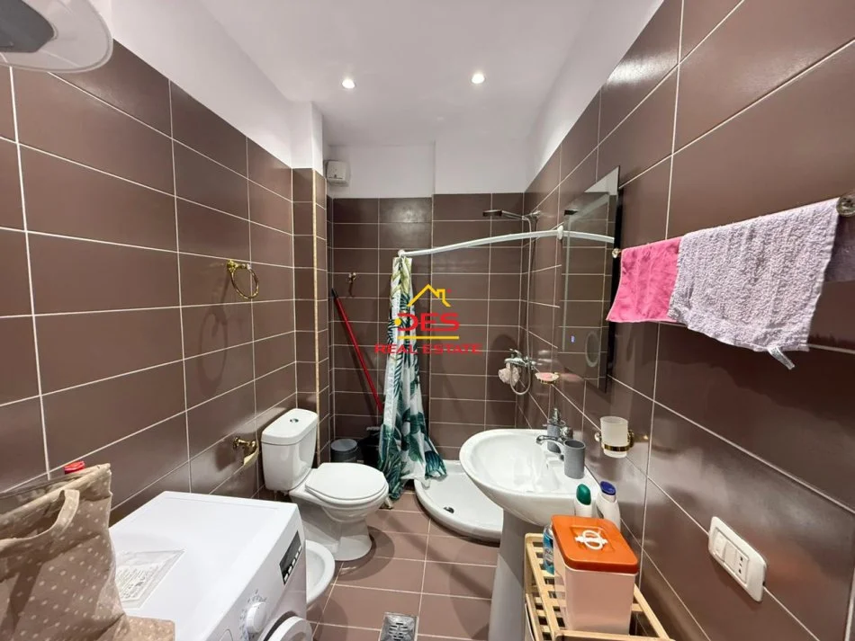 Vlore, jepet me qera vetem 1 dhome Kati 4, 50 m² 300 € (Rruga Aleksandër Moisu)