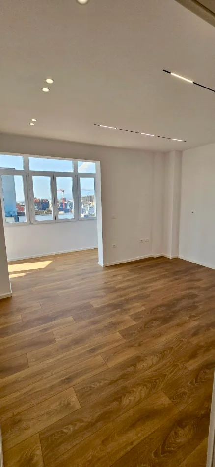Tirane, shitet apartament 1+1+Aneks+Ballkon Kati 11, 65 m² 165.000 € (21 Dhjetori Rr, Shefqet Musaraj)