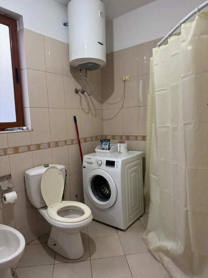 Tirane, jepet me qera Vile 2+1+Ballkon Kati 1, 112 m² 600 € (ALLIAS)