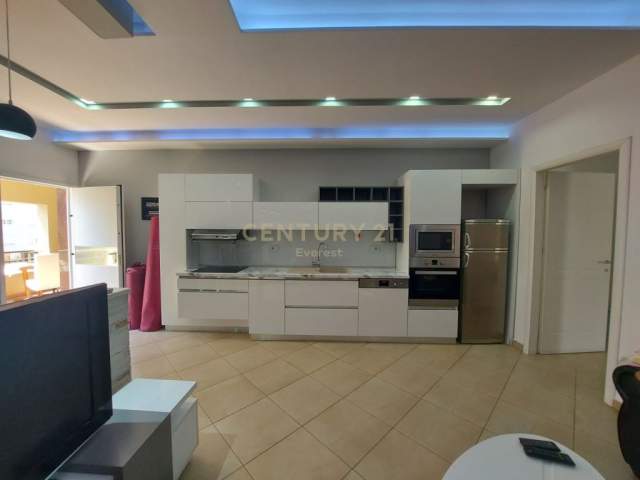 Tirane, jepet me qera apartament 1+1 Kati 3, 60 m² 350 Euro (5 Maj)