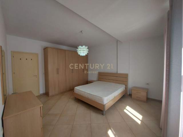 Tirane, jepet me qera apartament 1+1 Kati 3, 60 m² 350 Euro (5 Maj)