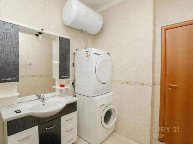 Tirane, jepet me qera apartament 3+1+A+BLK Kati 11, 145 m² 900 Euro (Ish Ekspozita)