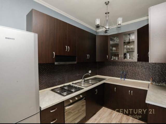 Tirane, jepet me qera apartament 3+1+A+BLK Kati 11, 145 m² 900 Euro (Ish Ekspozita)