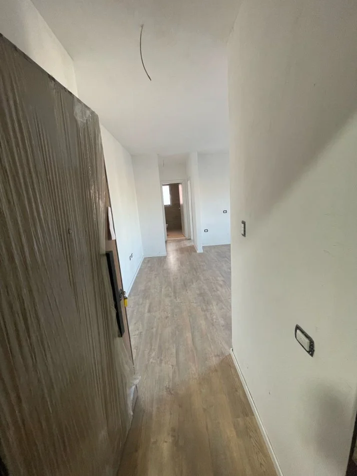 Tirane, jap me qera apartament 1+1+Ballkon Kati 2, 50 m² 300 € (Selite)