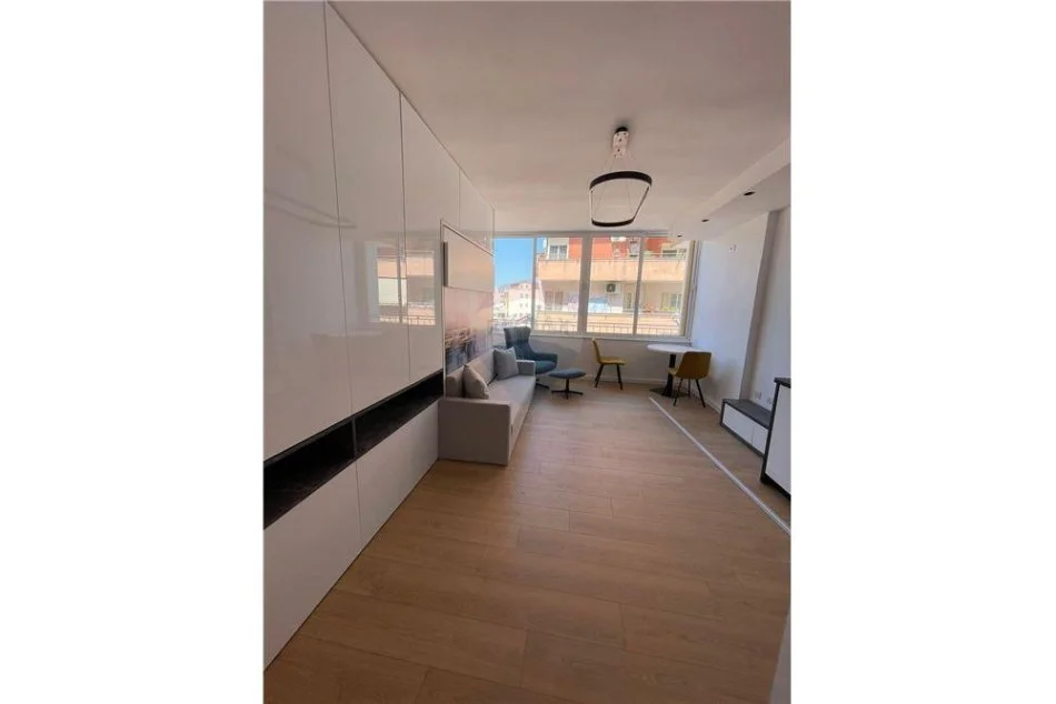 Tirane, shitet garsonier 1+1 Kati 4, 37 m² 84,000 € (Komuna e parisit)