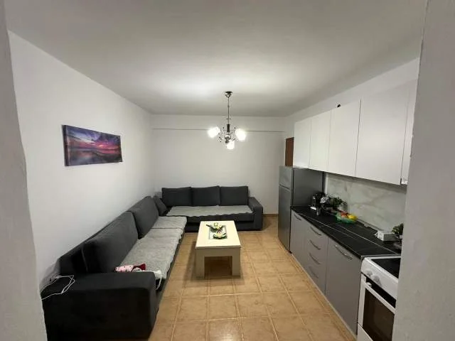 Tirane, jepet me qera apartament 2+1+BLK Kati 3, 65 m² 400 Euro (vangjel capo)