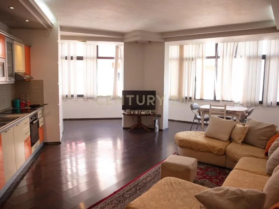 Tirane, shes apartament 2+1+Ballkon Kati 6, 114 m² 249.000 € (RRUGA RRAPO HEKALI)