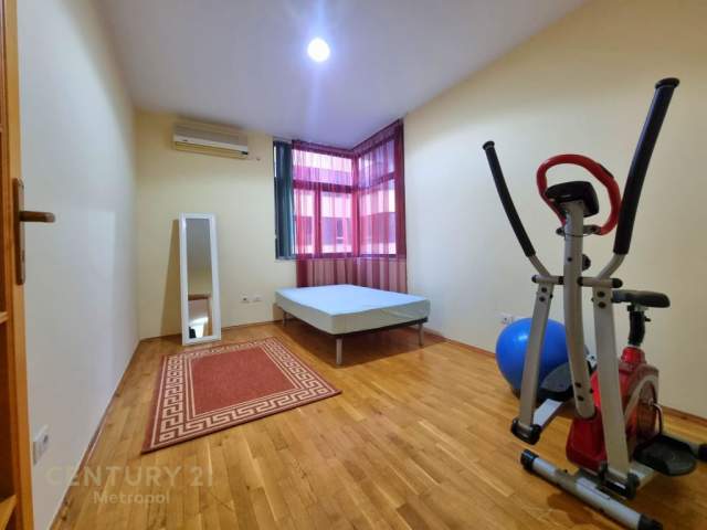 Tirane, jepet me qera apartament 3+1+BLK Kati 3, 146 m² 800 Euro (Prane Stadiumit Air Albania)