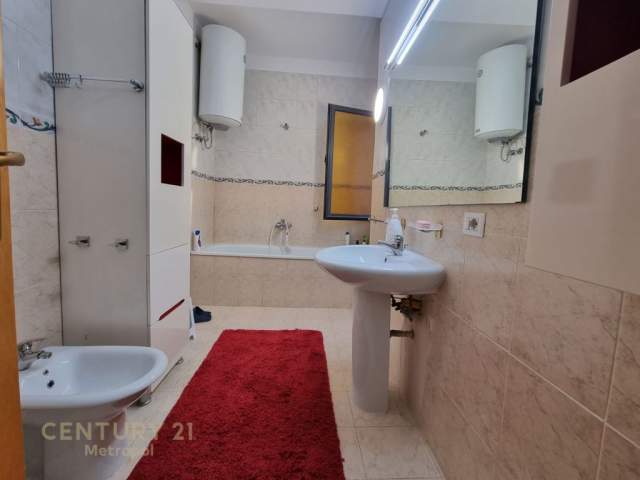 Tirane, jepet me qera apartament 3+1+BLK Kati 3, 146 m² 800 Euro (Prane Stadiumit Air Albania)