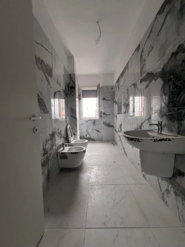 Tirane, shitet apartament 2+1+Ballkon Kati 6, 110 m² 99.000 € (Kamez)