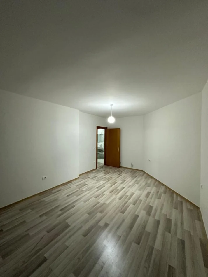 Tirane, shitet apartament 2+1+Ballkon Kati 7, 110 m² 132.000 € (Yzberisht)