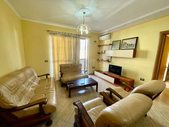 Tirane, jepet me qera apartament 3+1 Kati 3, 135 m² 390 Euro (Kodra e Diellit)