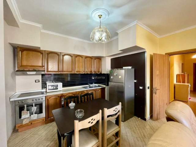 Tirane, jepet me qera apartament 3+1 Kati 3, 135 m² 390 Euro (Kodra e Diellit)