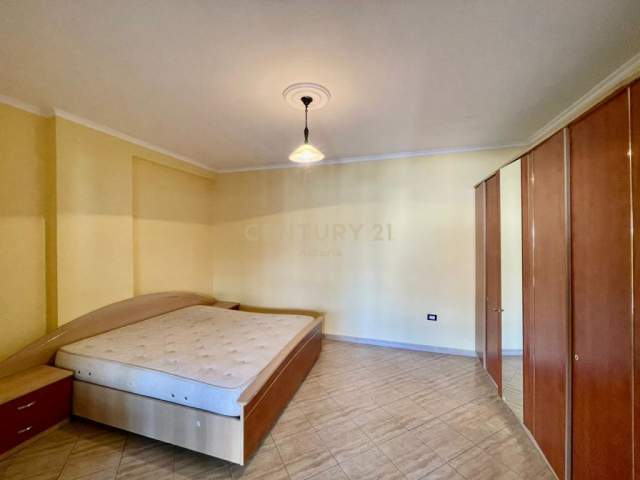 Tirane, jepet me qera apartament 3+1 Kati 3, 135 m² 390 Euro (Kodra e Diellit)