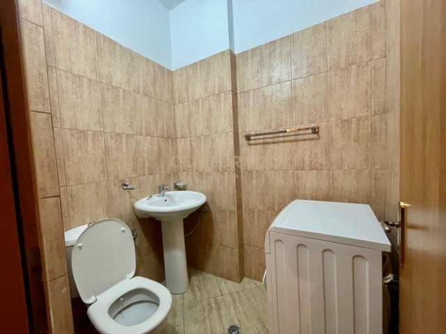 Tirane, jepet me qera apartament 3+1 Kati 3, 135 m² 390 Euro (Kodra e Diellit)