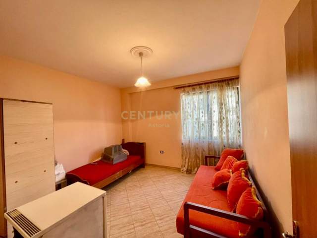 Tirane, jepet me qera apartament 3+1 Kati 3, 135 m² 390 Euro (Kodra e Diellit)