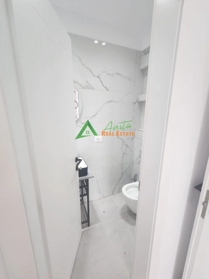 Tirane, shitet apartament 2+1+Ballkon Kati 7, 90 m², Komuna e Parisit  225.000 €