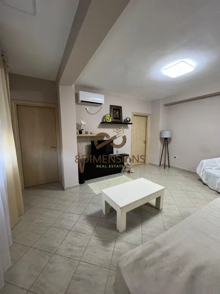 Tirane, jepet me qera apartament 2+1+Ballkon Kati 3, 70 m² 750 € (bllok)