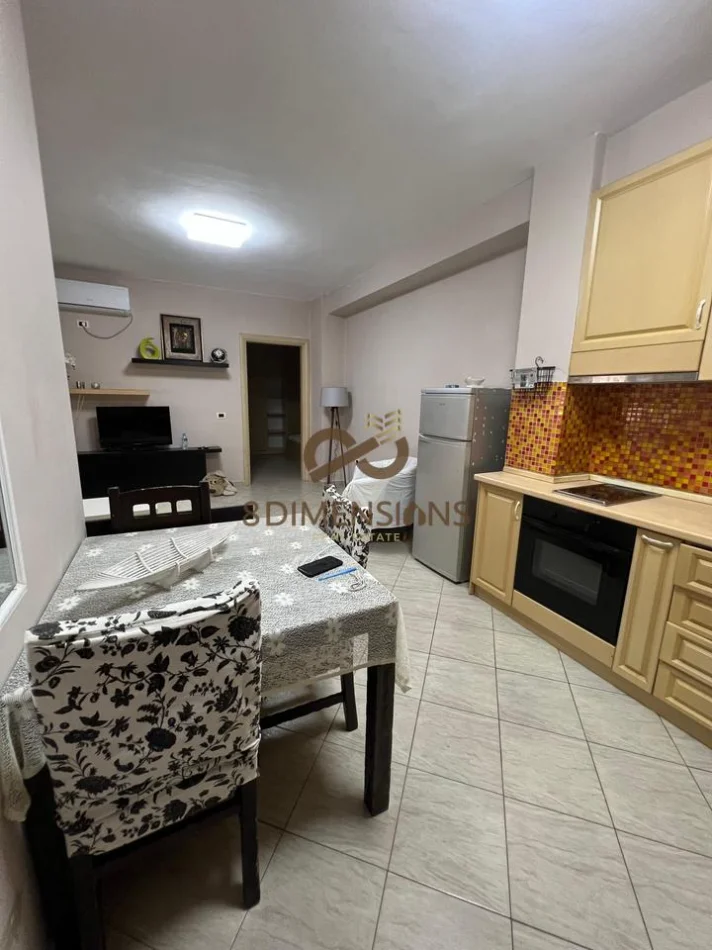 Tirane, jepet me qera apartament 2+1+Ballkon Kati 3, 70 m² 750 € (bllok)