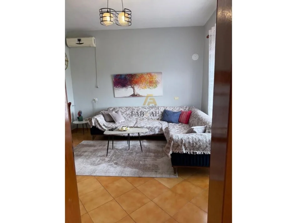 Tirane, shitet Vile 2 Katshe , 235 m² 180.000 € (Kamez)