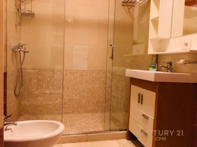 Tirane, jepet me qera apartament 1+1+BLK Kati 5, 75 m² 600 Euro (Rruga Mustafa Matohiti, prane TVSH)
