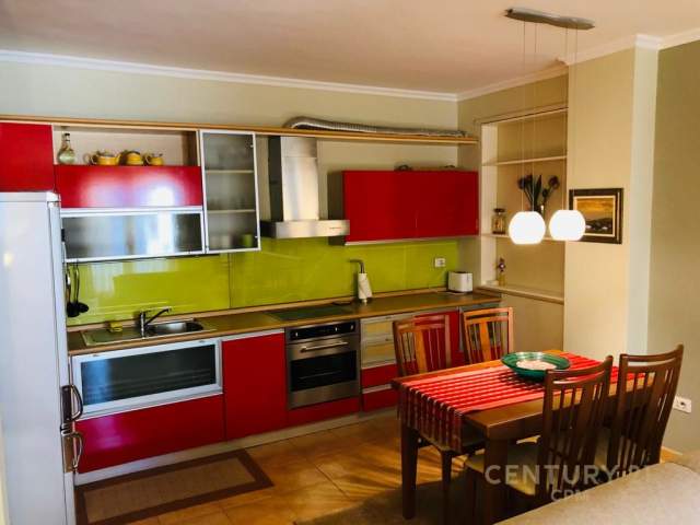 Tirane, jepet me qera apartament 1+1+BLK Kati 5, 75 m² 600 Euro (Rruga Mustafa Matohiti, prane TVSH)