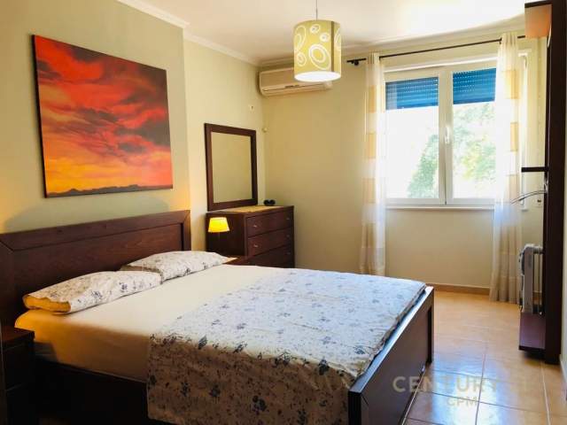 Tirane, jepet me qera apartament 1+1+BLK Kati 5, 75 m² 600 Euro (Rruga Mustafa Matohiti, prane TVSH)
