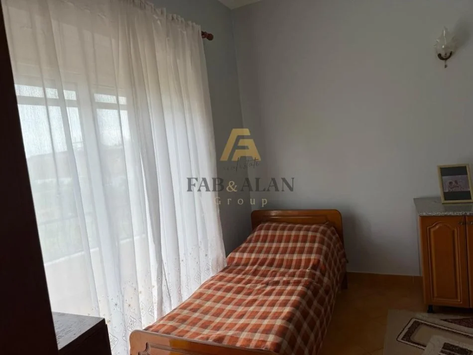 Tirane, shitet Vile 2 Katshe , 235 m² 180.000 € (Kamez)