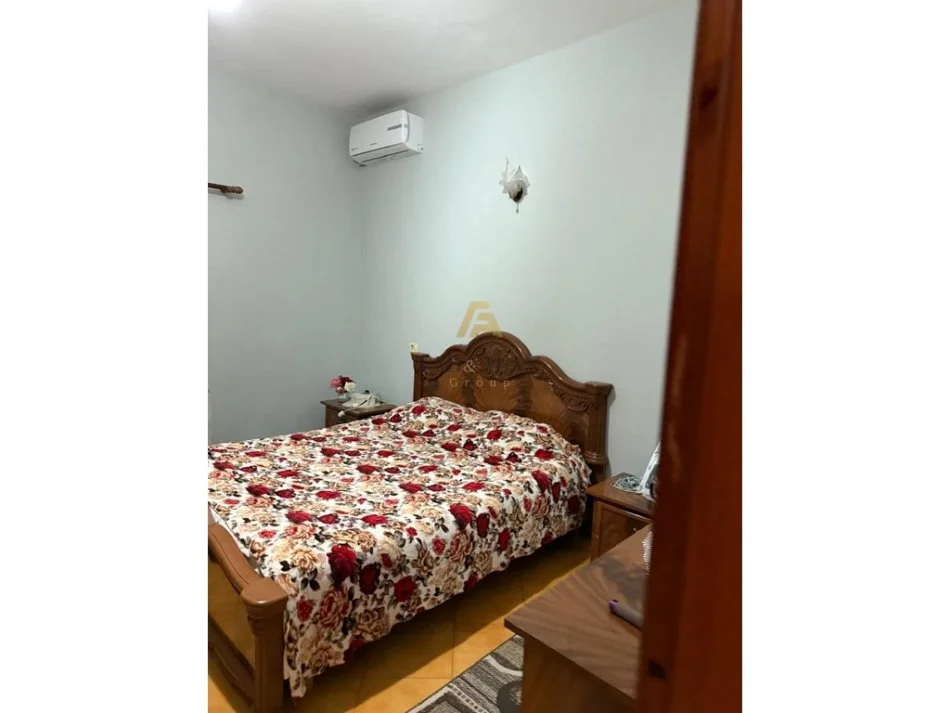 Tirane, shitet Vile 2 Katshe , 235 m² 180.000 € (Kamez)